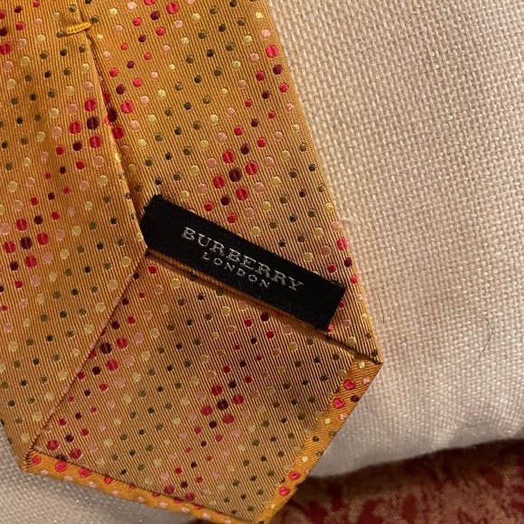 Burberry tie - Picture 5 of 5